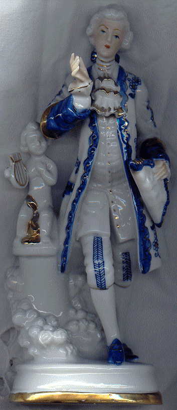 china statuette of C18 gentleman: front view