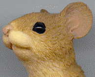 small mouse ornament: closeup of head from left