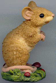 small mouse ornament: view of right side